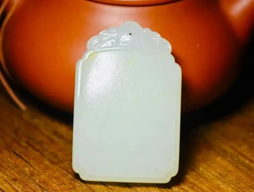 青灰、细白、油亮、僵棉！和田玉行家的四买四不买！